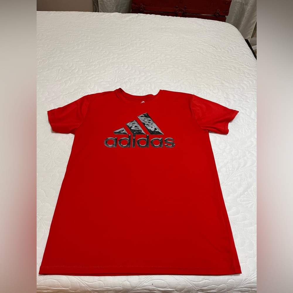(11) Adidas Men's Red T-Shirt - Picture 8 of 10